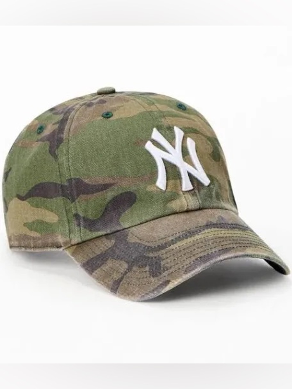 NWOT New York Yankees Camo Baseball Cap - Green Camo with White Logo